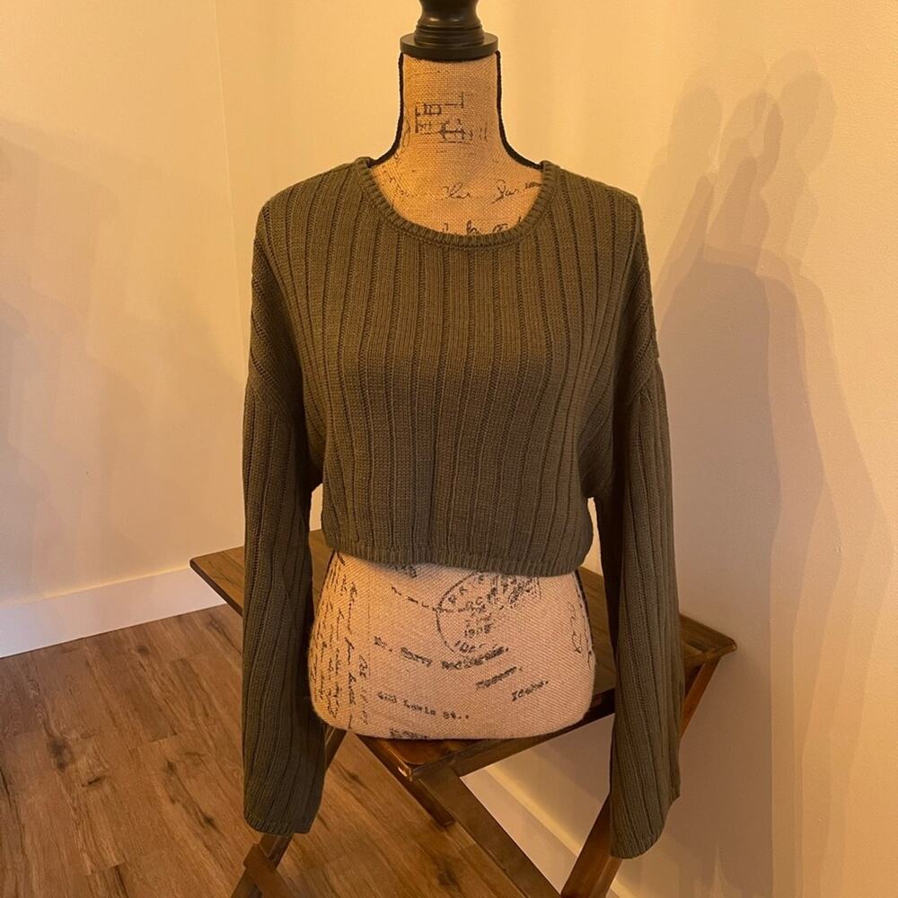 No Comment Green Cropped Sweater with Oversized Sleeves Size Medium